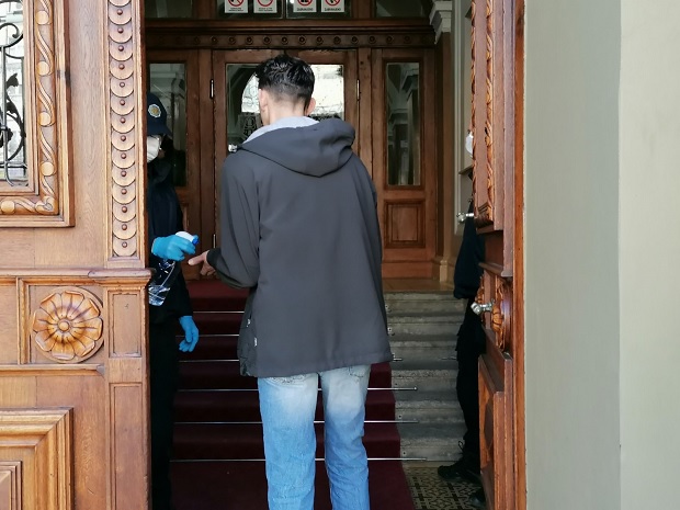 Жупљанин слетео на нишки аеородром и шетао градом: Приведен код ресторана у Александровцу